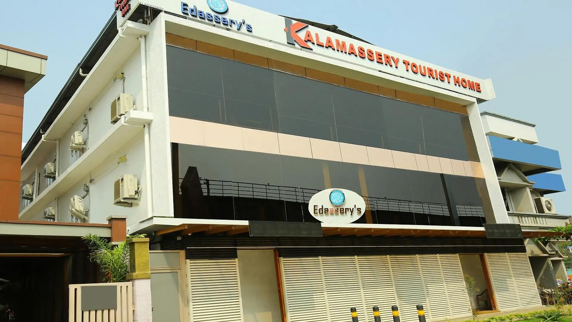 **** Hotel Super Townhouse Edasserys Kalamassery Tourist Home Elur India
