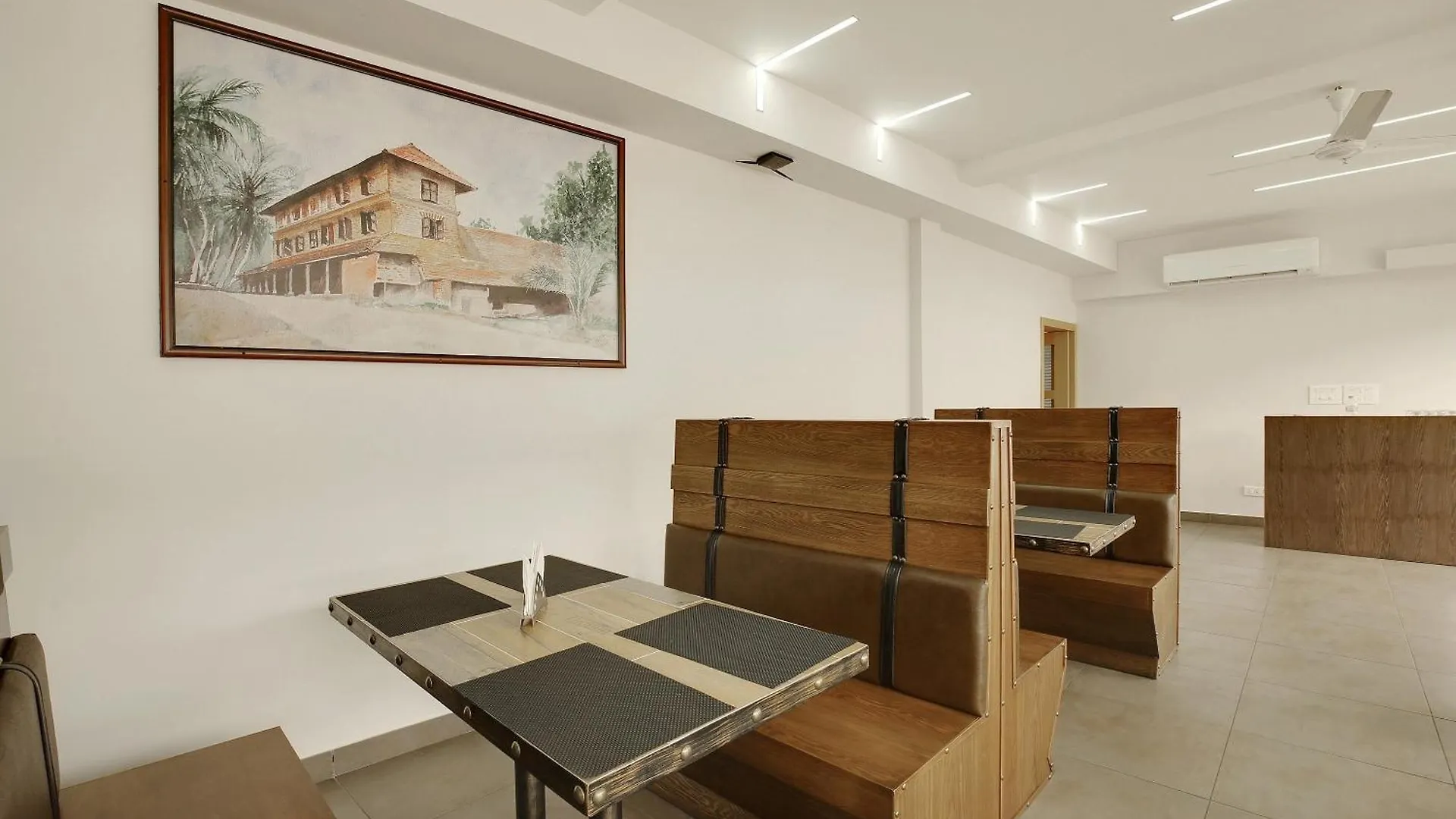 Super Townhouse Edasserys Kalamassery Tourist Home Elur India