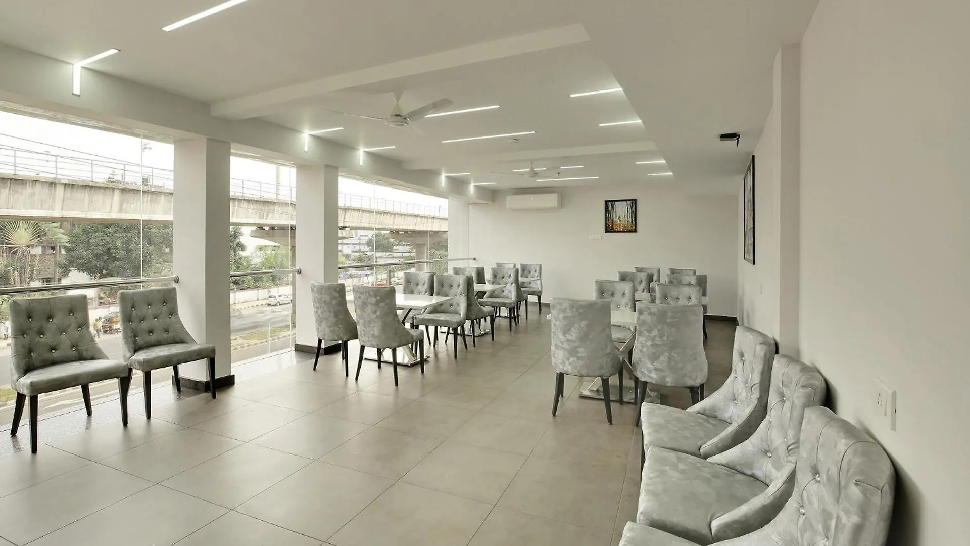 **** Hotel Super Townhouse Edasserys Kalamassery Tourist Home Elur India
